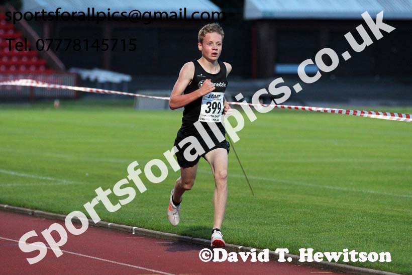 Senior graded 3000 metres, 2019 North East Grand Prix, Gateshead Stadium. Photo: David T. Hewitson/Sports for All Pics